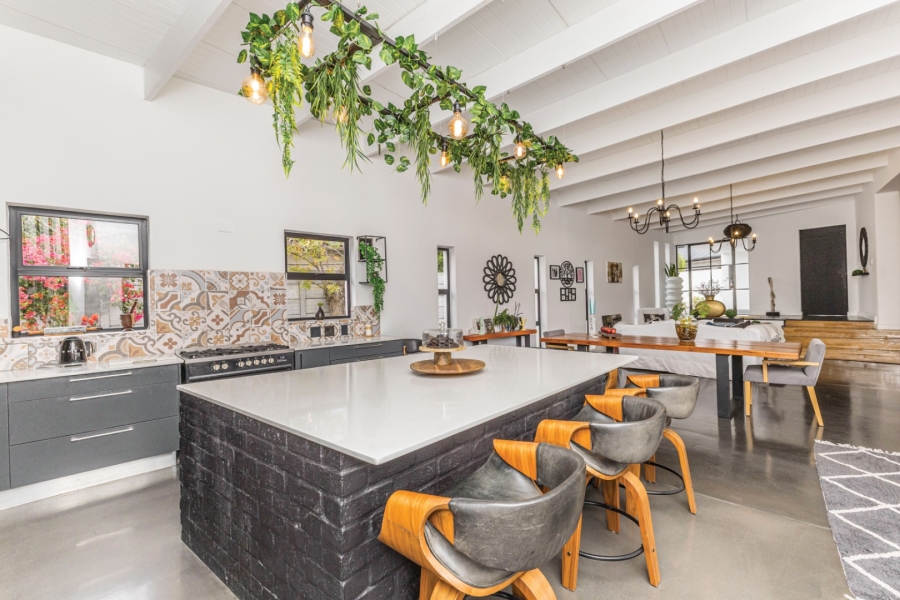 5 Bedroom Property for Sale in Mikro Park Western Cape